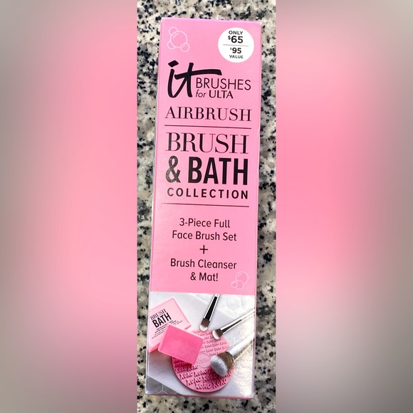 It Cosmetics Brushes for Ulta Airbrush Brush and Bath Collection - Picture 6 of 10